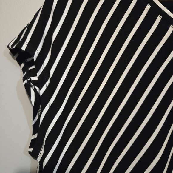 Cristina B Stylish Black and White Striped Short Sleeve Top Casual Size XL - Picture 4 of 7